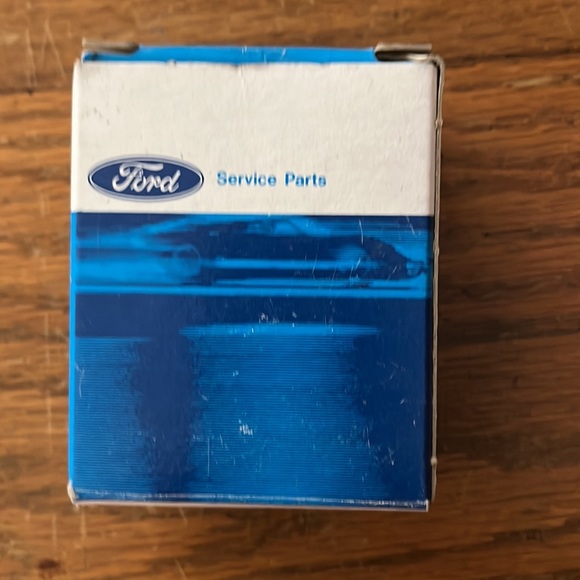 Genuine OEM Ford Car Plastics Retainers - Picture 2 of 4